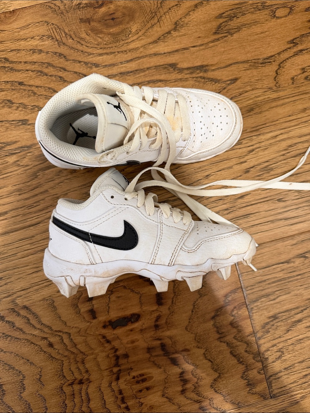 Nike Kids White Cleats with Black Swoosh- Baseball cleats air Jordan!